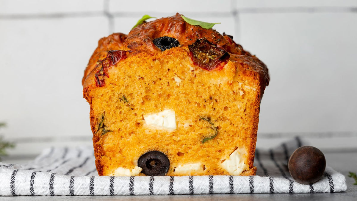 cake aux lentilles corail, feta, olives, tomates et huile d'olive Loretta 1888