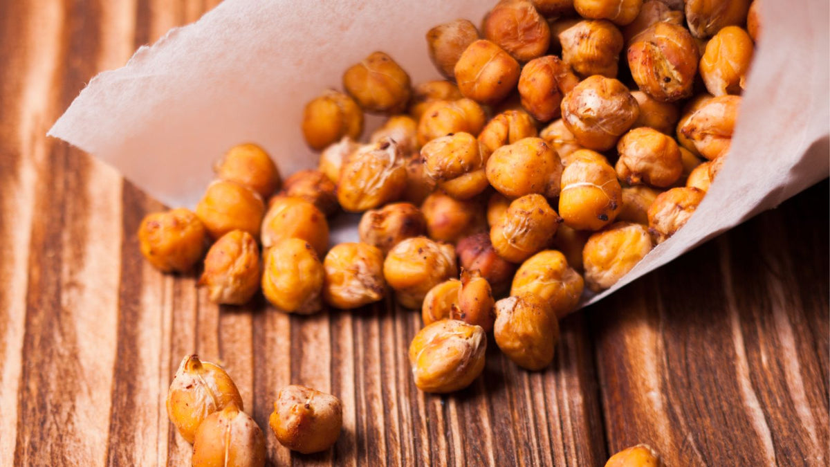 Pois chiches rôtis au four avec de l'huile d'olive et du paprika