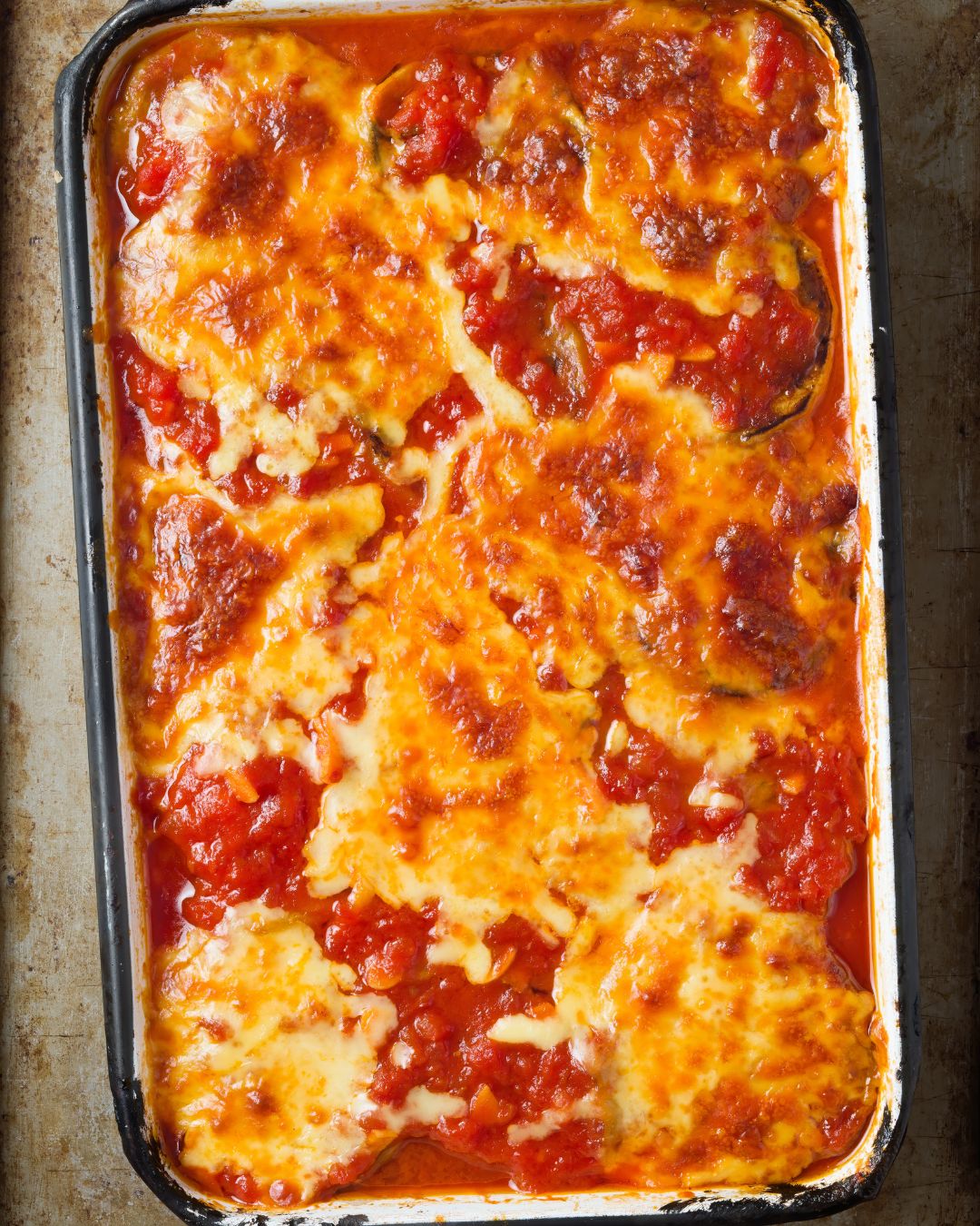 Aubergines à la parmigiana avec la sauce tomate frito Loretta 1888
