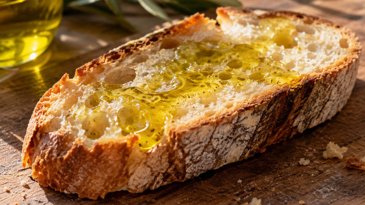 Huile d'olive  cru Loretta sur du pain