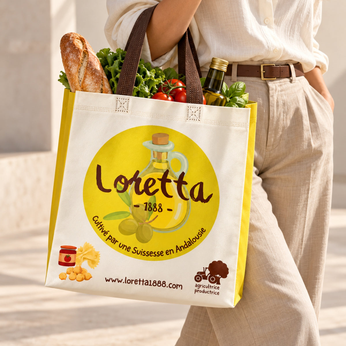 Sac Loretta au bras d'une dame avec des courses